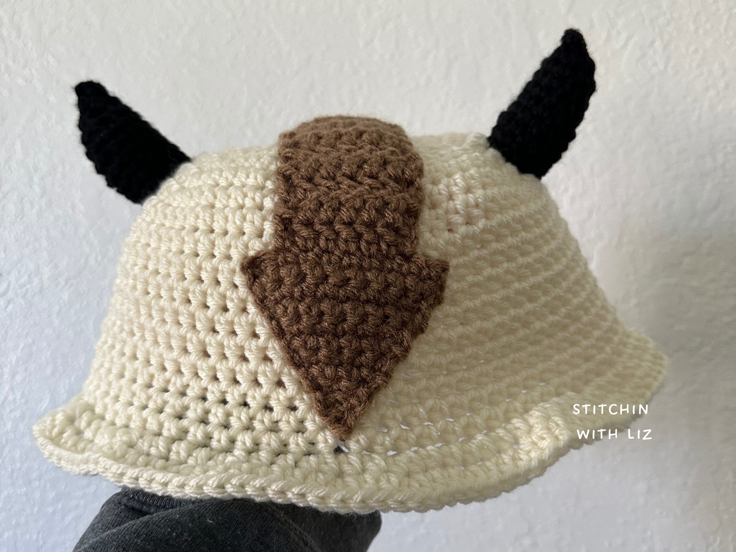 Cream Bucket Hat with Arrow